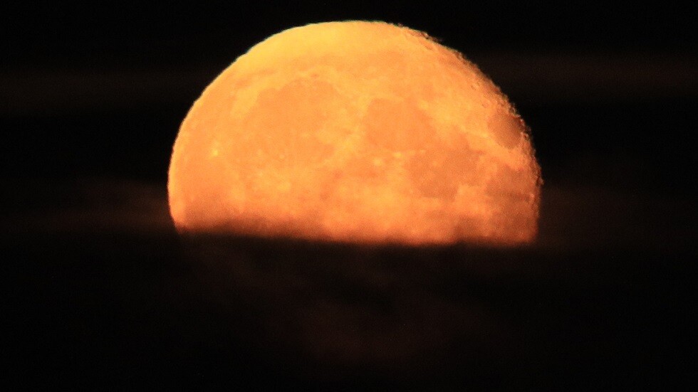 متى تبني روسيا مركبة لشحن البضائع إلى القمر؟