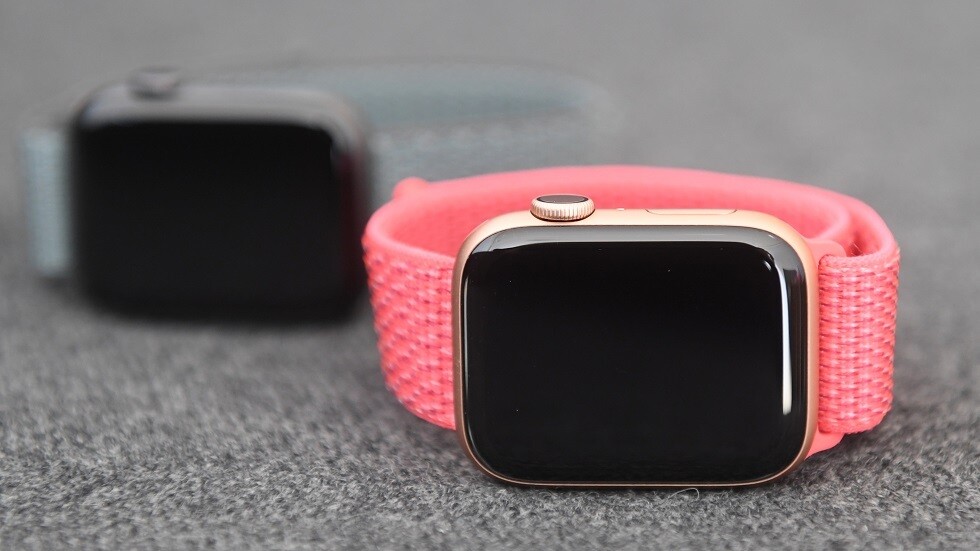 آبل تطوّر ساعات ذكية بشاشات مرنة!