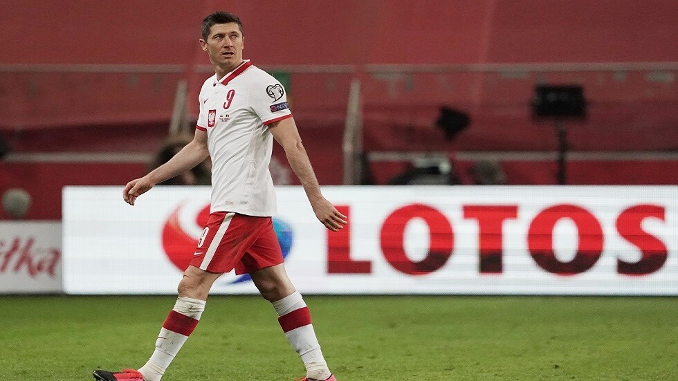 الاتحاد البولندي يعلن تعرض ليفاندوفسكي لإصابة في الركبة