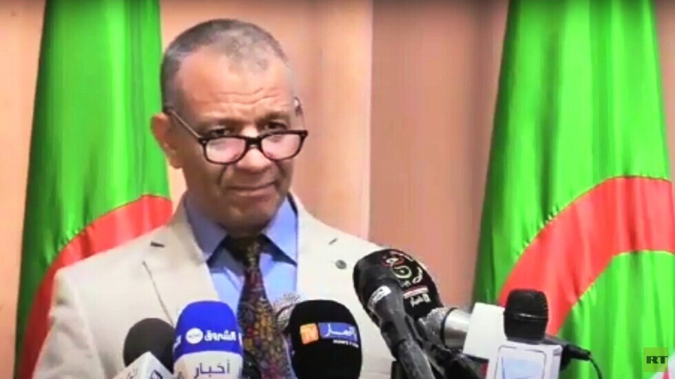 "جلسة بقلاوة" تتحول إلى نكتة دبلوماسية بين الجزائر وفرنسا