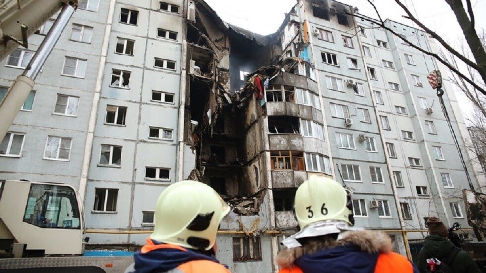 روسيا.. انهيار 7 شقق إثر انفجار للغاز في مبنى سكني