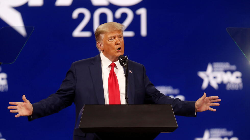 البيت الأبيض يشكل فريقا للتحقيق في تدخلات ترامب المحتملة في عمل العلماء