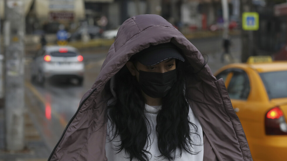 تركيا تعيد فرض الإغلاق بعد زيادة حادة في إصابات كورونا