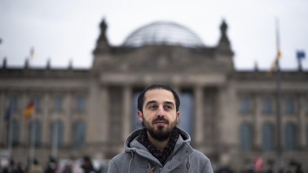 لاجئ سوري ينسحب من الانتخابات الألمانية بسبب 