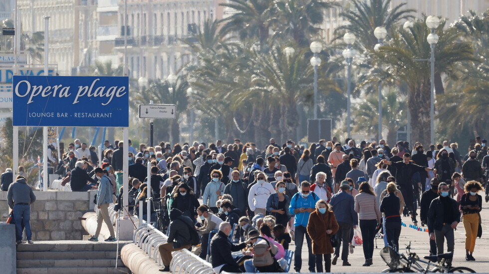 فرنسا..381 وفاة و30702 إصابة جديدة بكورونا