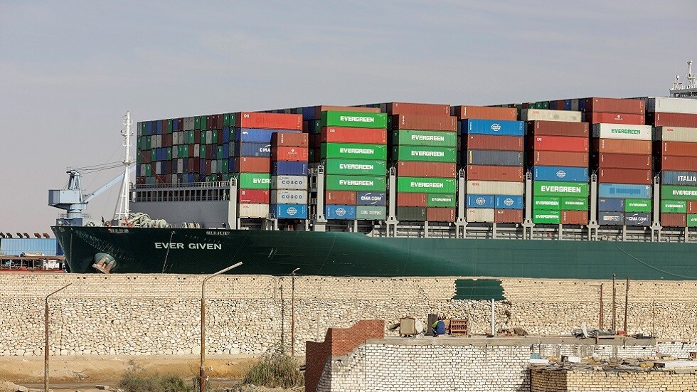 مصر: منع طاقم "إيفر جيفن" من مغادرة السفينة طوال فترة التحقيق