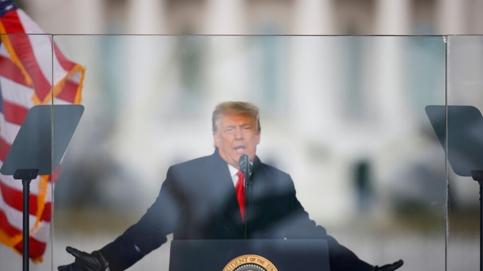 "فيسبوك" يحذف مقابلة لترامب أجرتها معه لارا زوجة ابنه