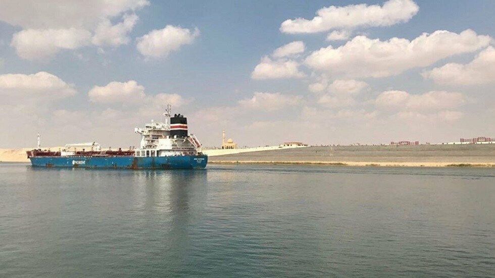 مصر.. مصرع طفل بحادث غرق سيارة في قناة السويس (صور)