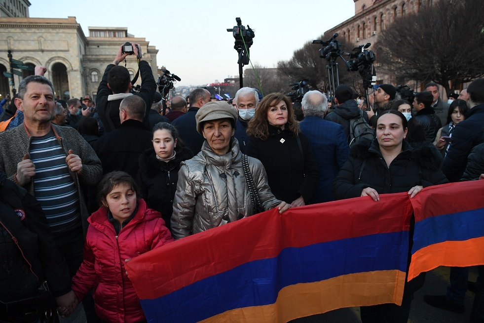 مجلس الأمن في أرمينيا يدعو رئيس الدولة لإقالة رئيس الأركان