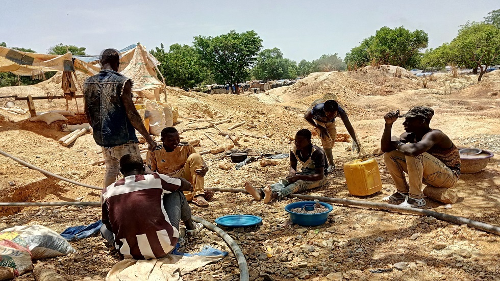 مصرع 11 عاملا بانهيار منجم للذهب في بوركينا فاسو