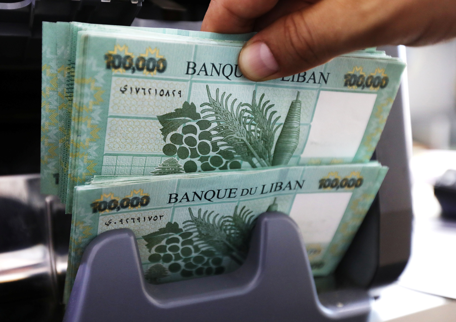 العملة اللبنانية تهوي لمستوى غير مسبوق