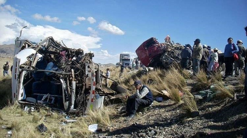 مصرع 21 شخصا في سقوط حافلة في واد ببوليفيا