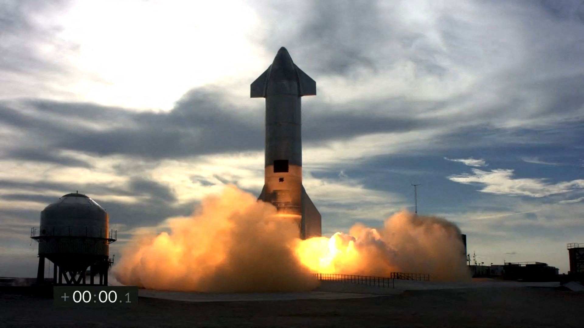 انفجار نموذج مركبة Starship الفضائية بعد دقائق من هبوطها (فيديو)