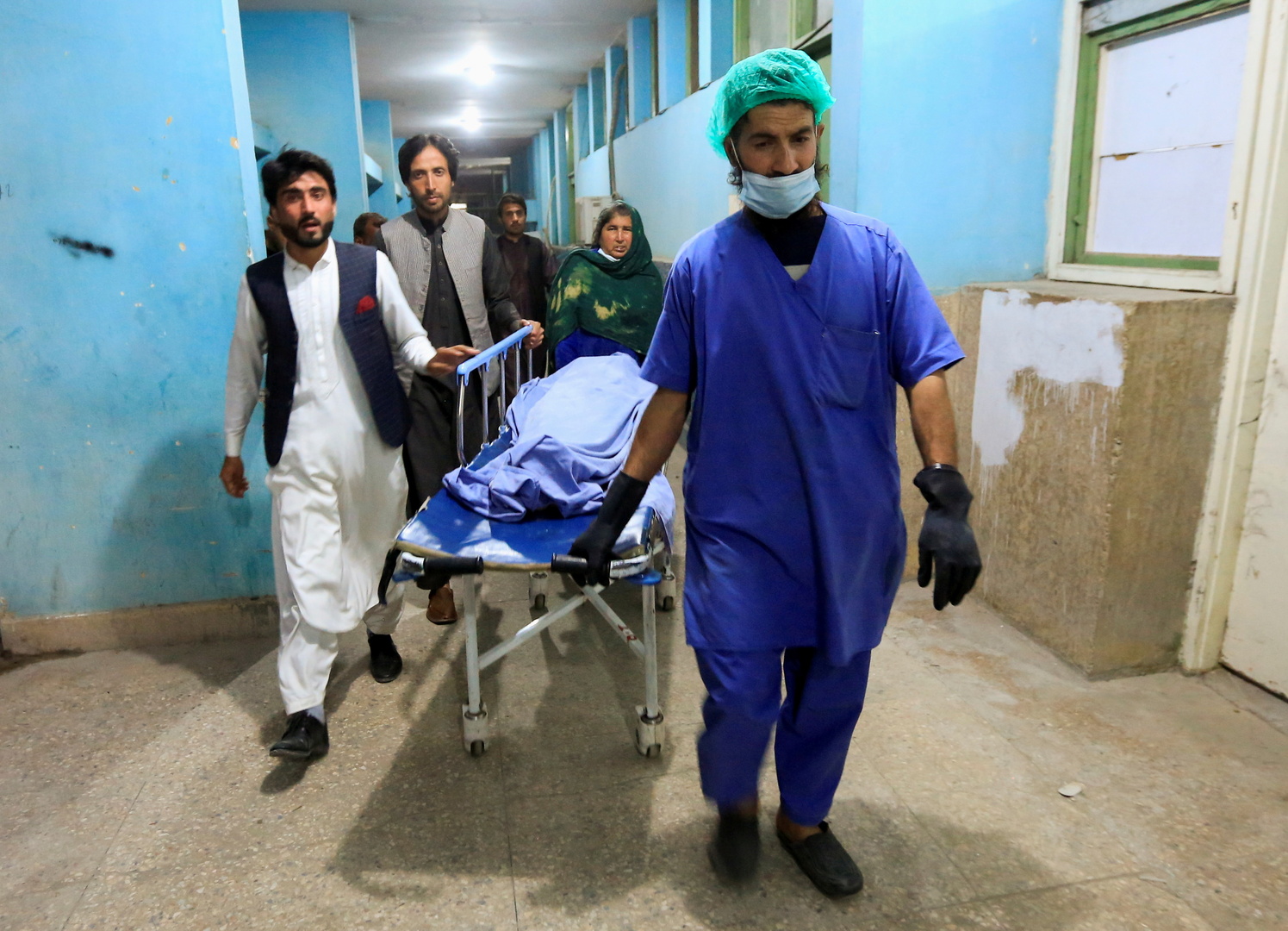 مقتل طبيبة في انفجار قنبلة بشرق أفغانستان