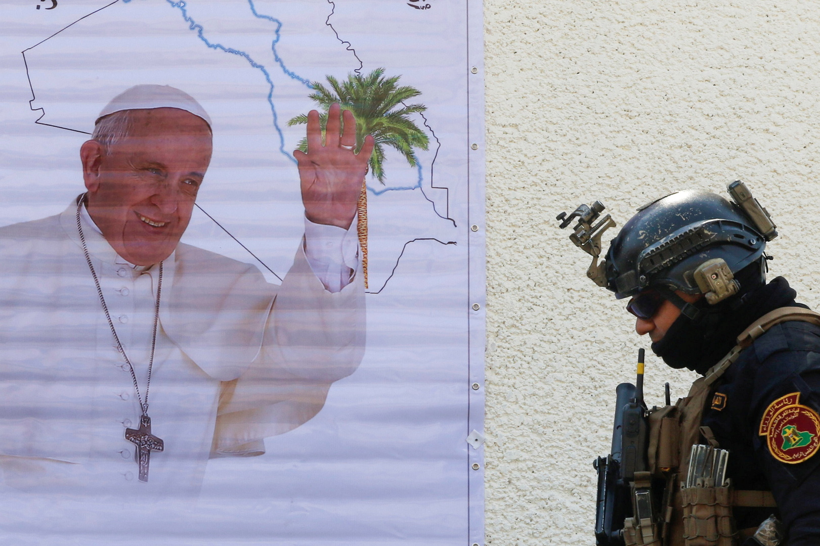 البابا فرانسيس يبدأ زيارة تاريخية إلى العراق