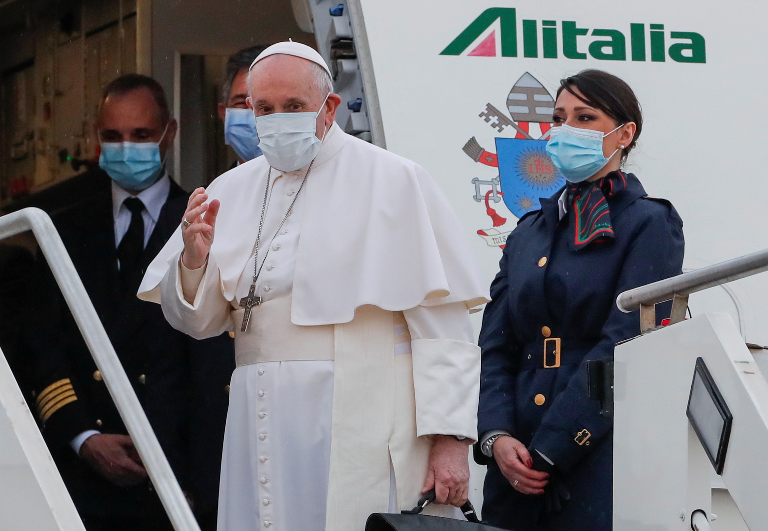البابا فرانسيس يبدأ زيارة تاريخية إلى العراق