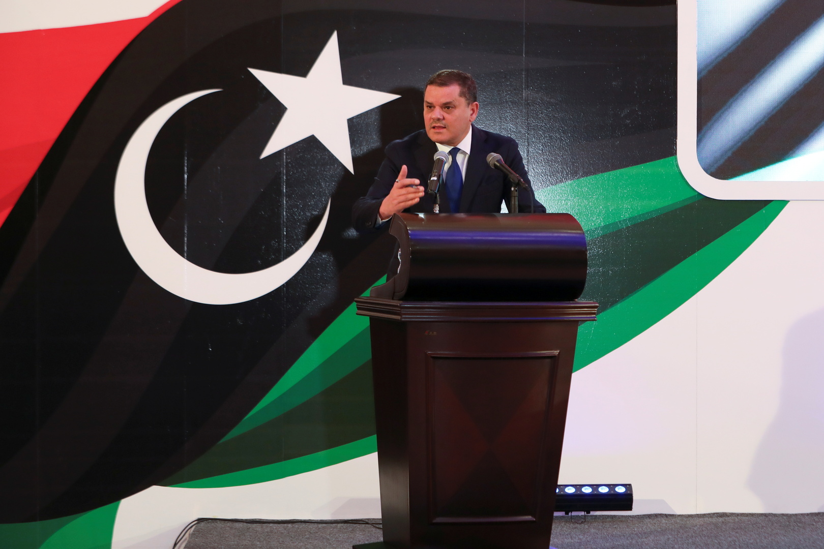 رئيس وزراء ليبيا المعين يقترح تشكيل حكومة وحدة كبيرة