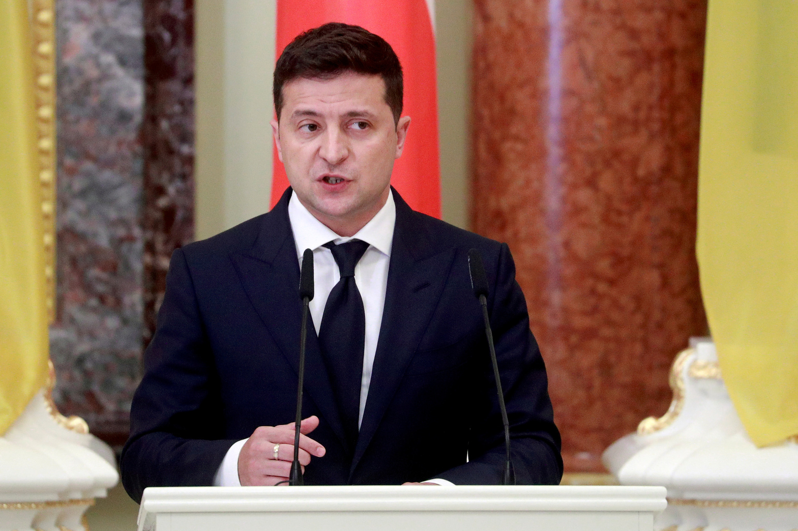 برلماني يحذر الرئيس الأوكراني من ملاقاة مصير تشاوشيسكو