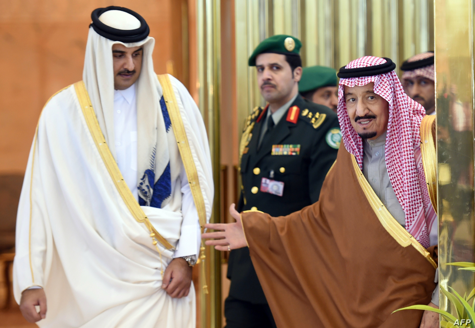 رسالة من العاهل السعودي لأمير قطر