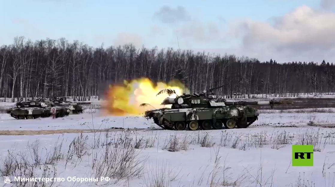 في عيد المرأة.. عسكريات روسيات خلف مقود الدبابة