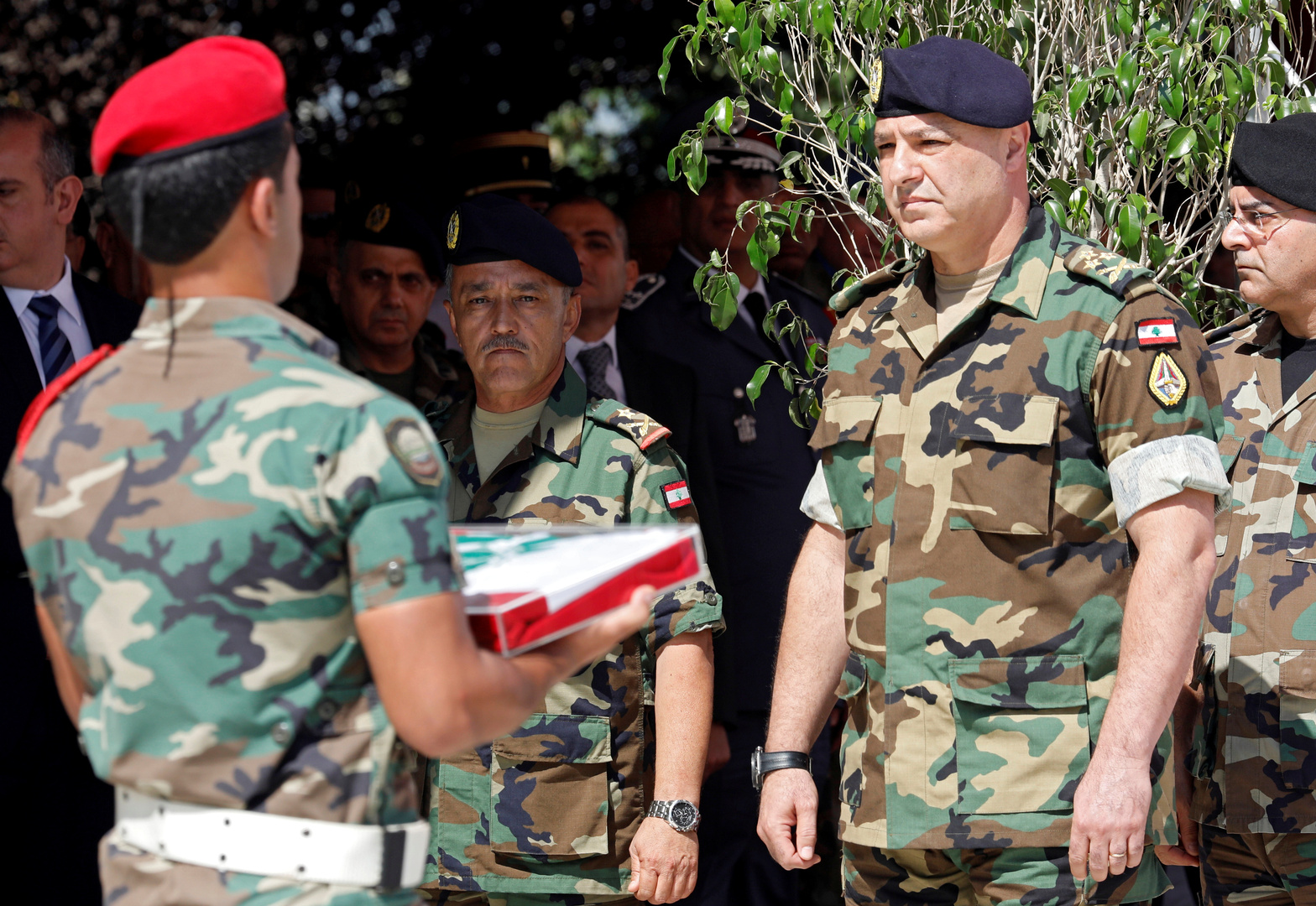 قائد الجيش اللبناني يحذر من خطورة الوضع