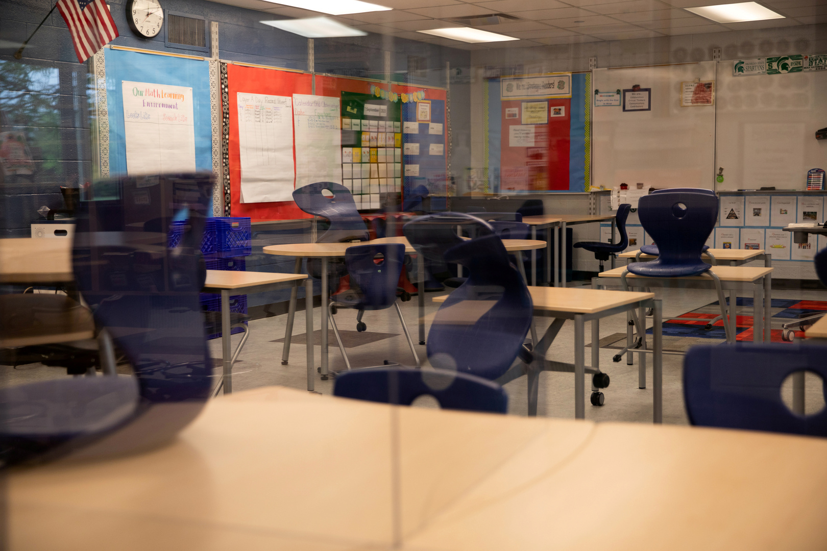 تلميذ يفجر قنبلة يدوية الصنع في أحد المدارس بولاية ميشيغان الأمريكية