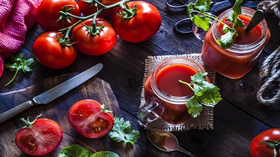 تناول عصير الطماطم يوميا قد يساعد في خفض خطر 