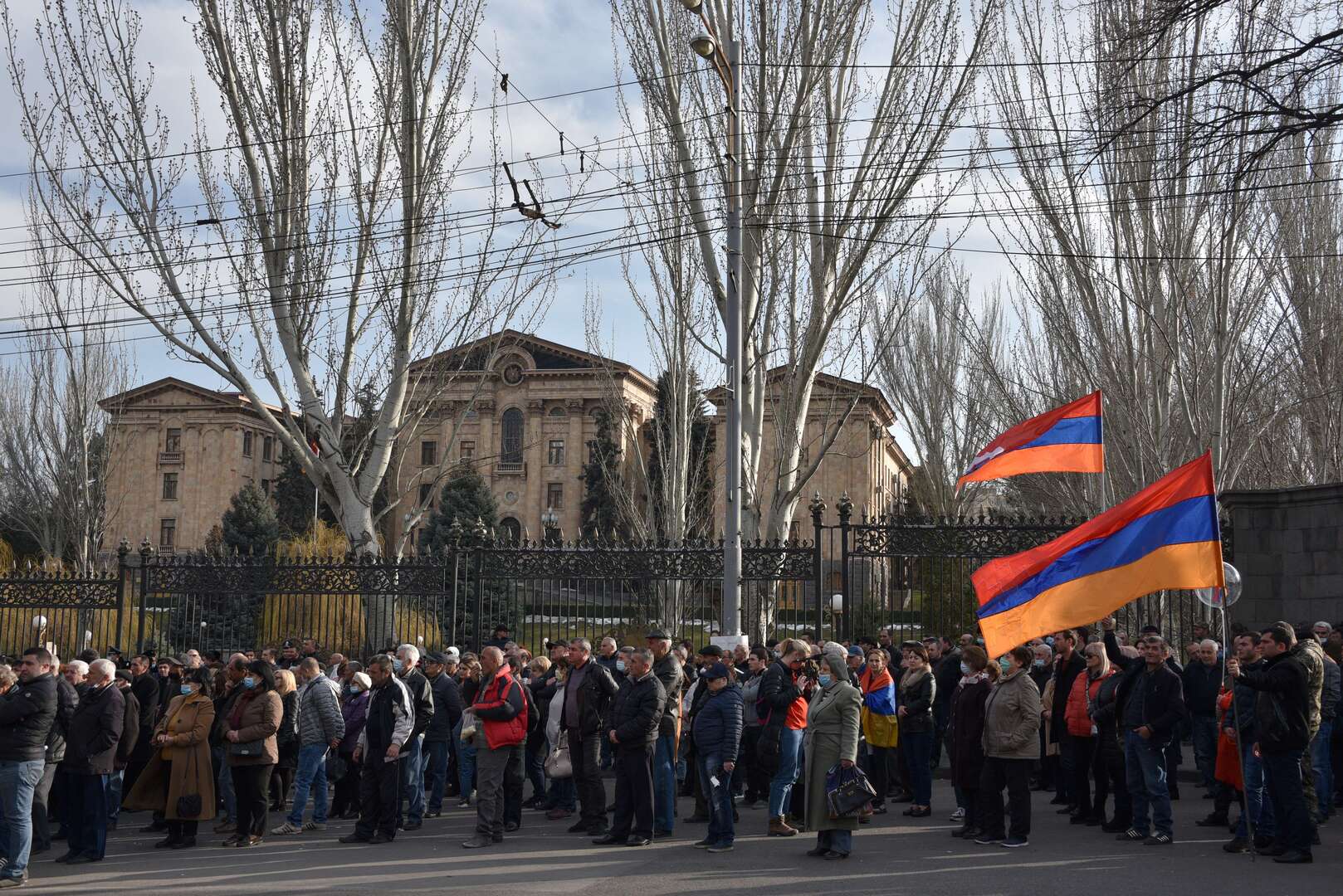 الرئيس الأرميني يطعن على قرار رئيس الوزراء باشينيان بإعفاء رئيس الأركان