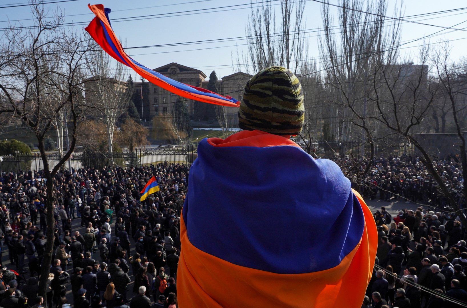 الرئيس الأرميني يطعن على قرار رئيس الوزراء باشينيان بإعفاء رئيس الأركان