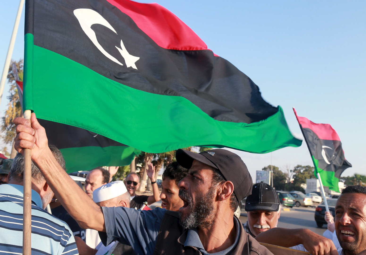 أصداء نيل الحكومة الليبية الجديدة ثقة البرلمان