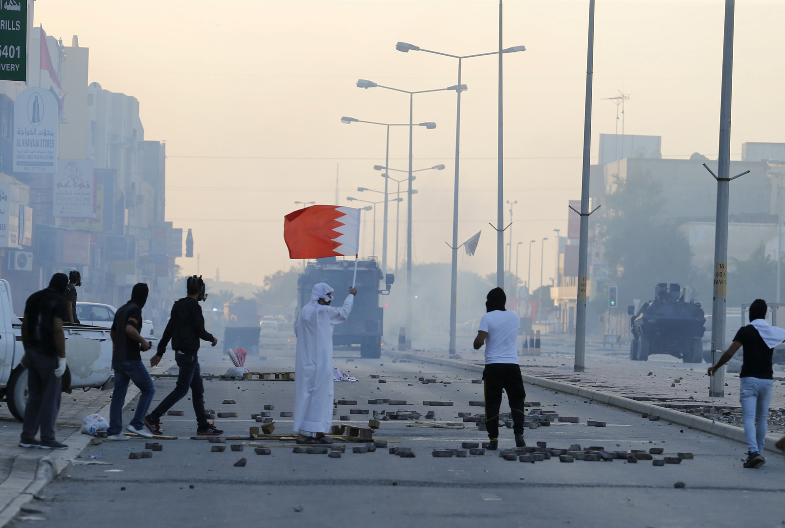 رويترز عن منظمات حقوقية: شرطة البحرين ضربت أطفالا محتجزين وهددتهم بالاغتصاب