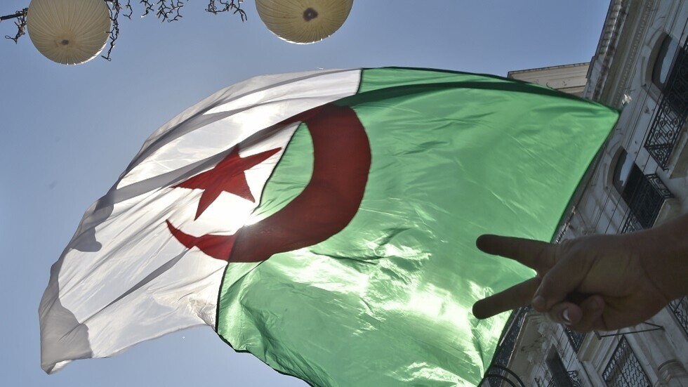 الجزائر.. أول تعليق رسمي على رفع فرنسا السرية عن أرشيف الحرب