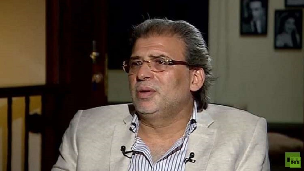 إعلامي شهير يكشف عمن اتصل بالمخرج خالد يوسف بعد عودته إلى مصر (فيديو)