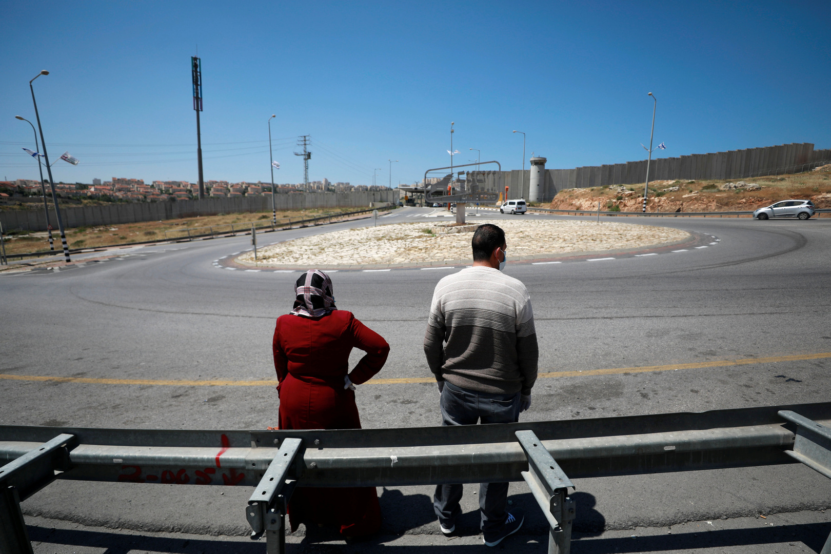 الحكومة الفلسطينية تمدد الإغلاق الشامل مع تفشي كورونا بوتائر قياسية