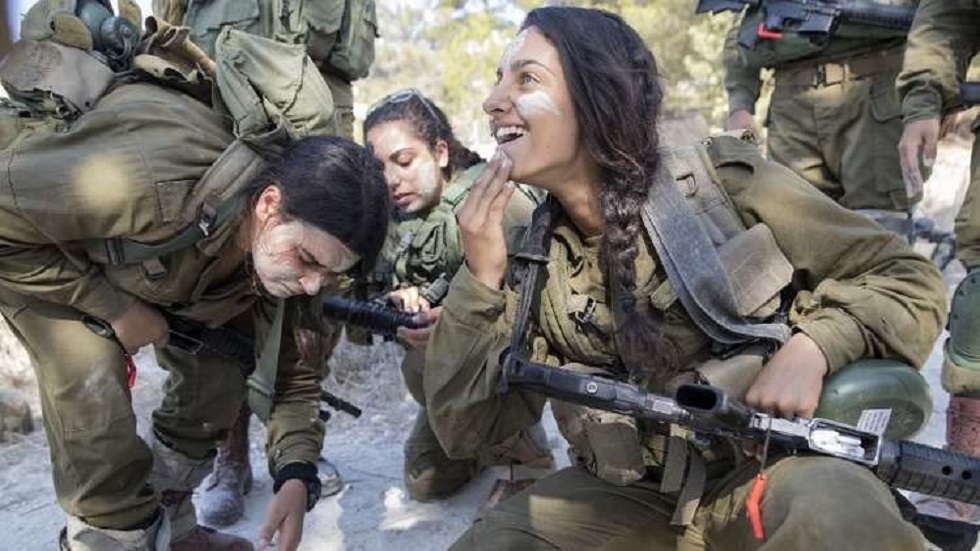 إسرائيل تقرر نشر كتيبتين عسكريتين من النساء فقط على حدود لبنان