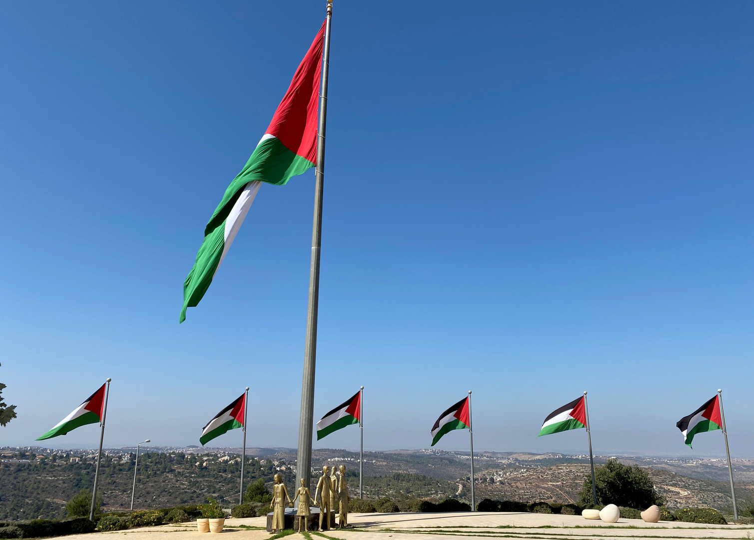 الأحزاب والفصائل الفلسطينية توقع على ميثاق شرف يضمن العملية الانتخابية