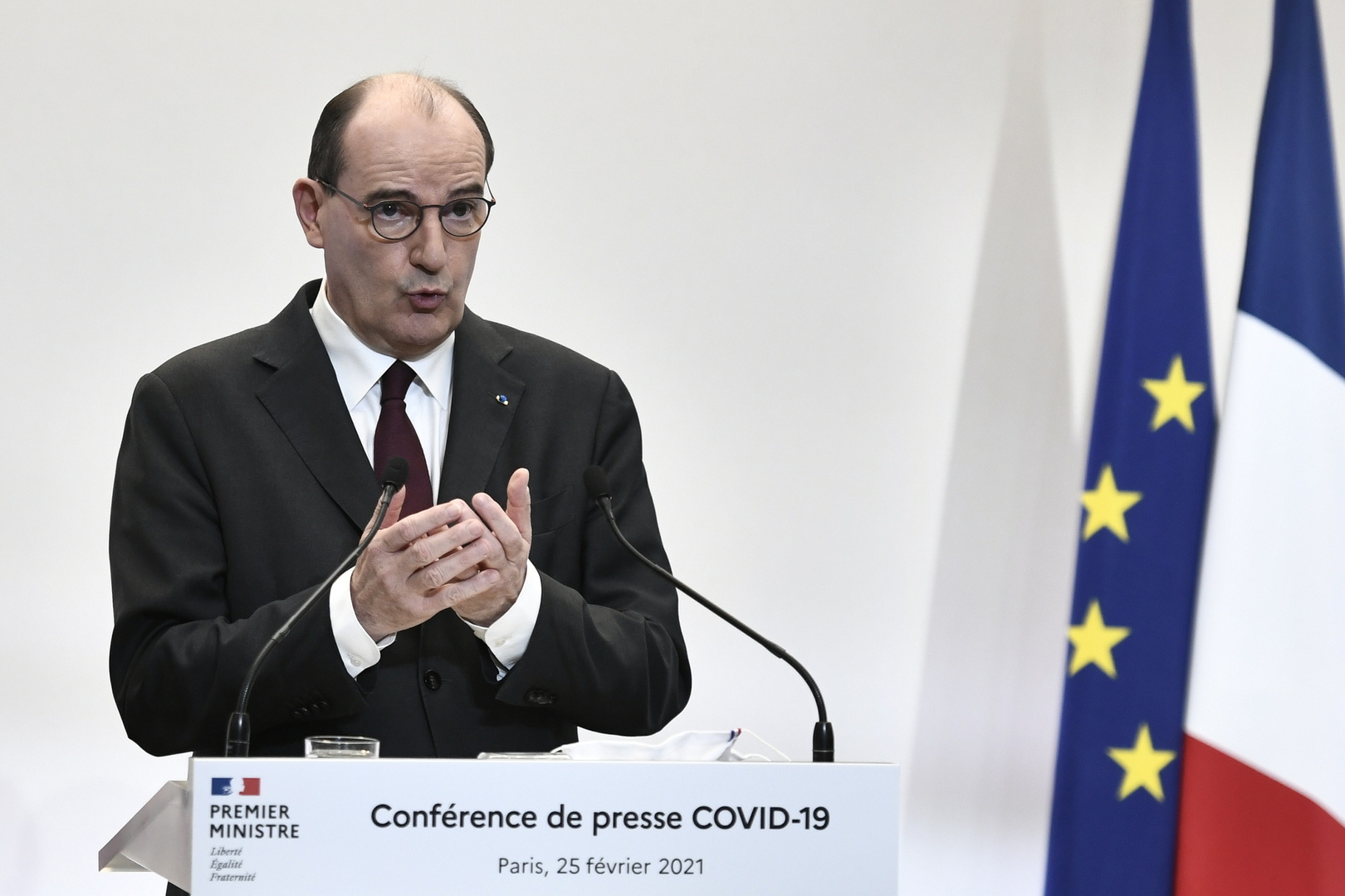 رئيس الوزراء الفرنسي: سأتلقى لقاح 