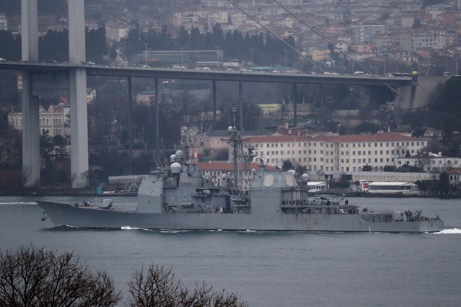 أسطول البحر الأسود الروسي يتابع تحركات طراد 