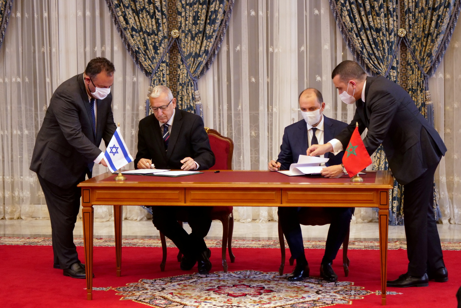 سفير إسرائيل لدى المغرب يشيد بتوقيع الأمين العام لحزب العدالة والتنمية الإسلامي على اتفاق التطبيع