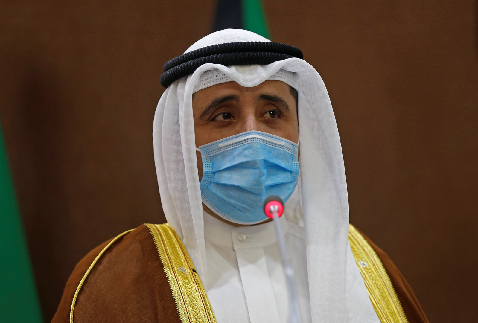 وزير الخارجية الكويتي يدخل في حجر صحي بعد لقائه رئيس وزراء باكستان المصاب بكورونا