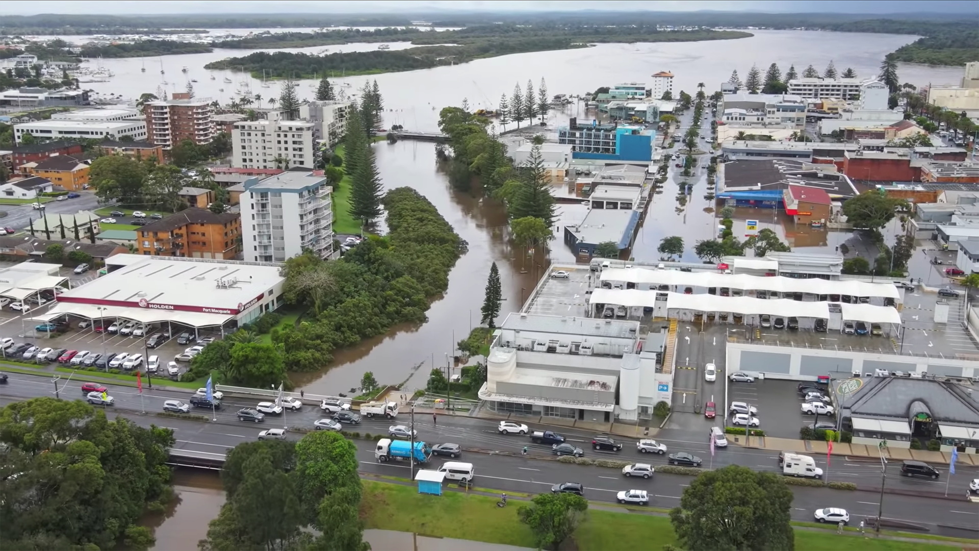 أستراليا.. أمطار غزيرة وفيضانات عارمة تضرب شرق البلاد وتوقع ضحايا
