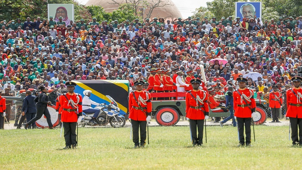 مقتل 5 من عائلة واحدة في تدافع خلال إلقاء نظرة الوداع على جثمان رئيس تنزانيا
