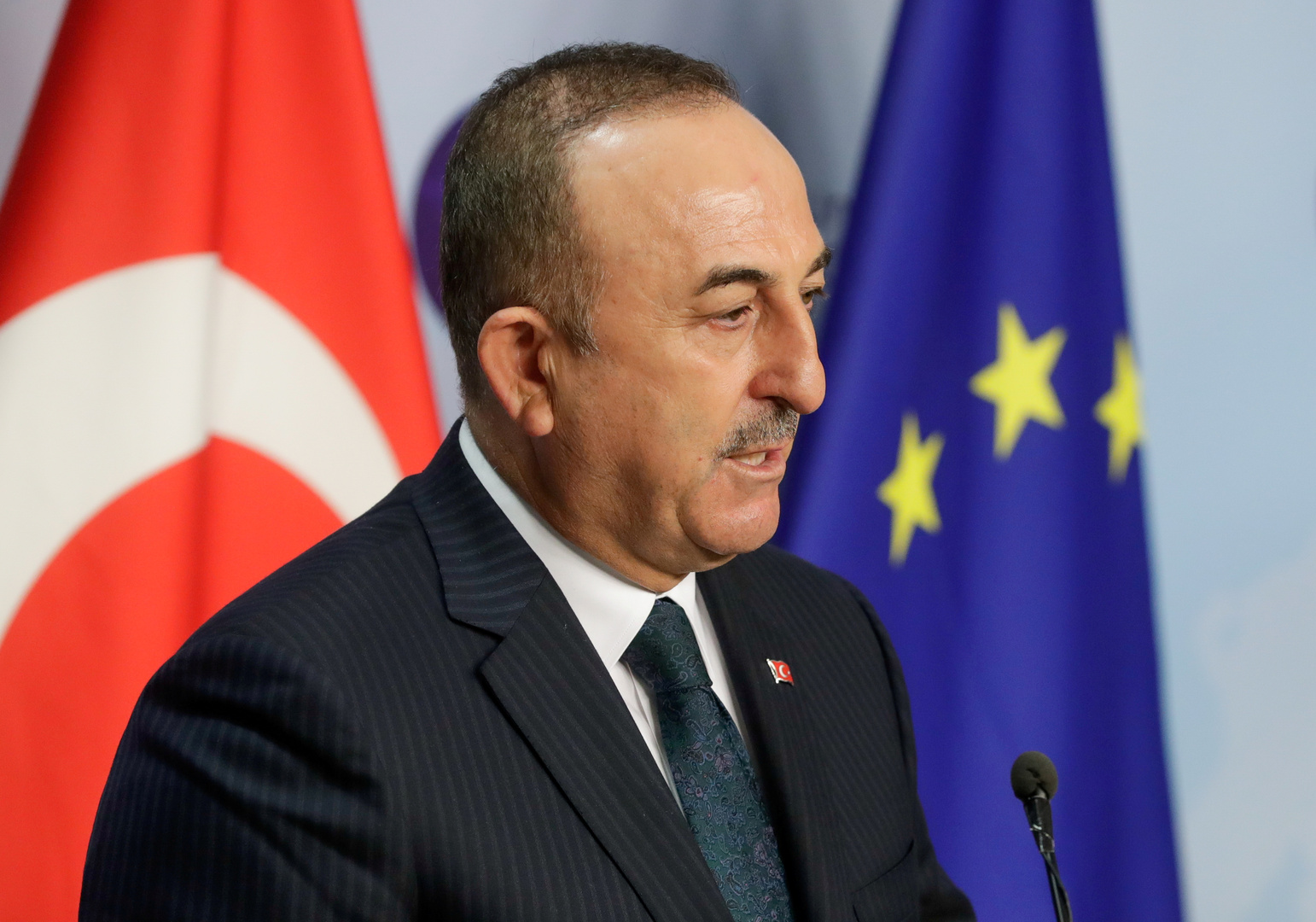 تشاووش أوغلو: سأعمل مع بوريل لمواصلة الأجندة الإيجابية بين تركيا والاتحاد الأوروبي