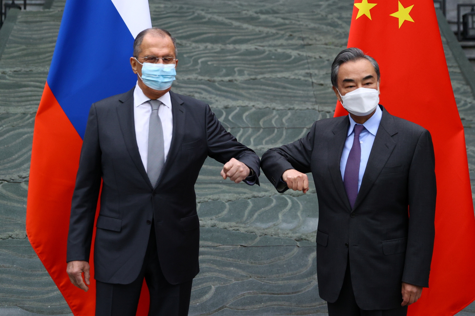روسيا والصين تمددان 