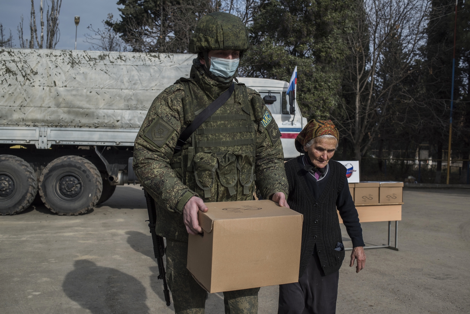 قوات حفظ السلام الروسية تنقل المساعدات الإنسانية إلى قره باغ