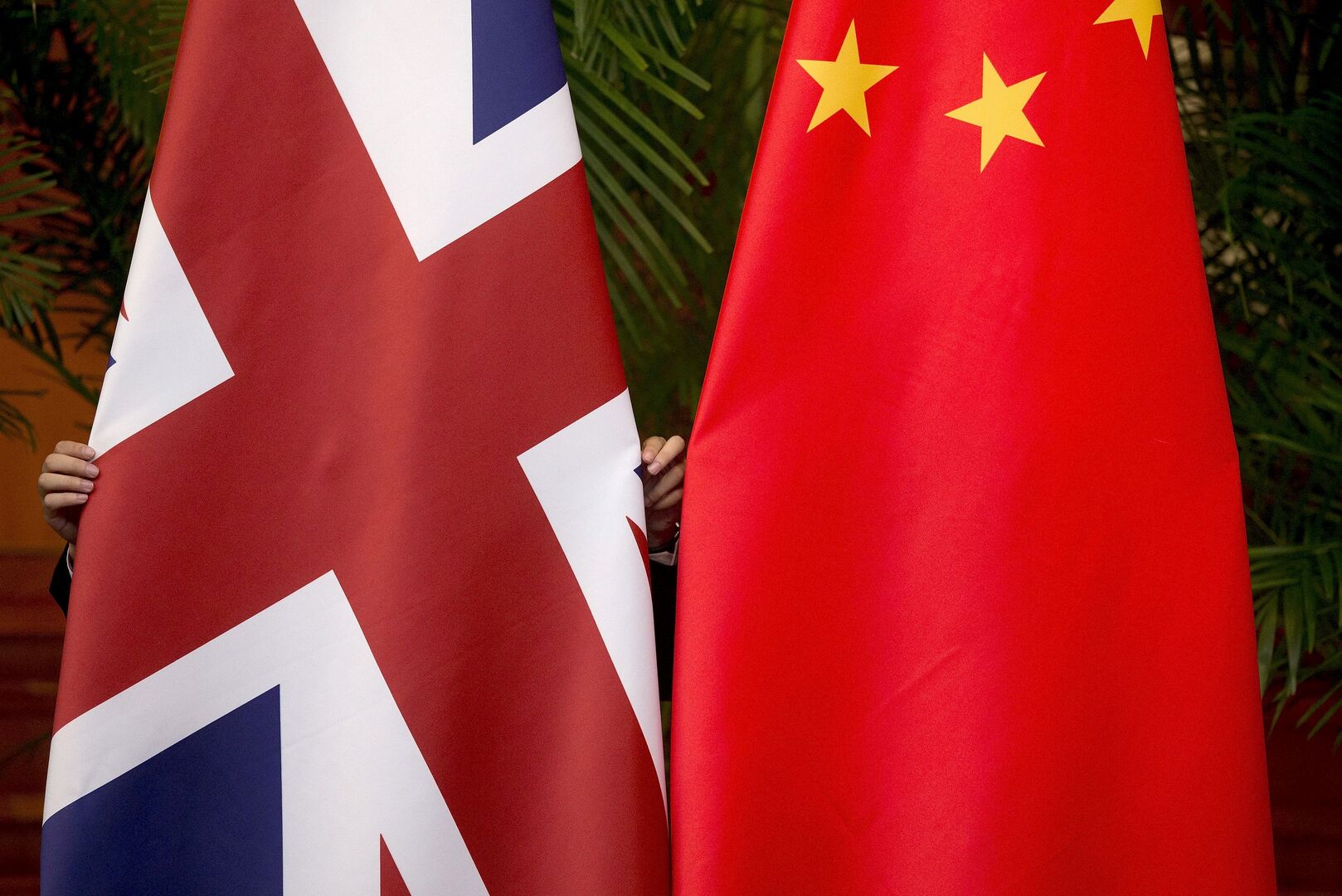 الصين تفرض عقوبات على بريطانيا بسبب 