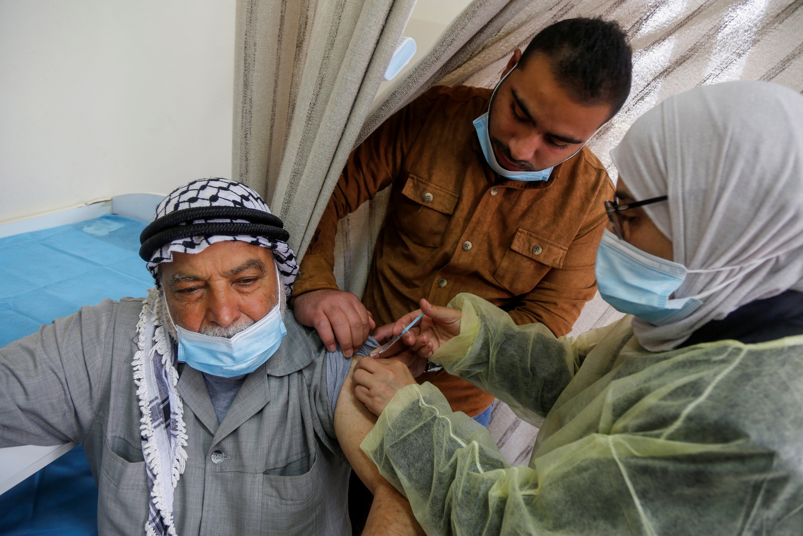 منظمات حقوقية تطالب إسرائيل بتوفير اللقاح في الضفة الغربية وغزة