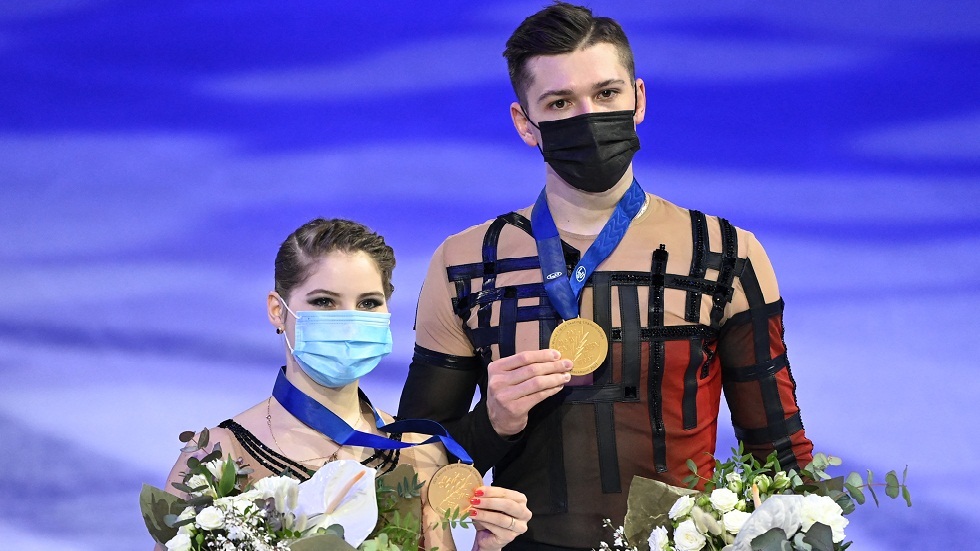 روسيا تحصد الميدالية الذهبية بمسابقة الزوجي في بطولة العالم للتزحلق الفني على الجليد (فيديو)