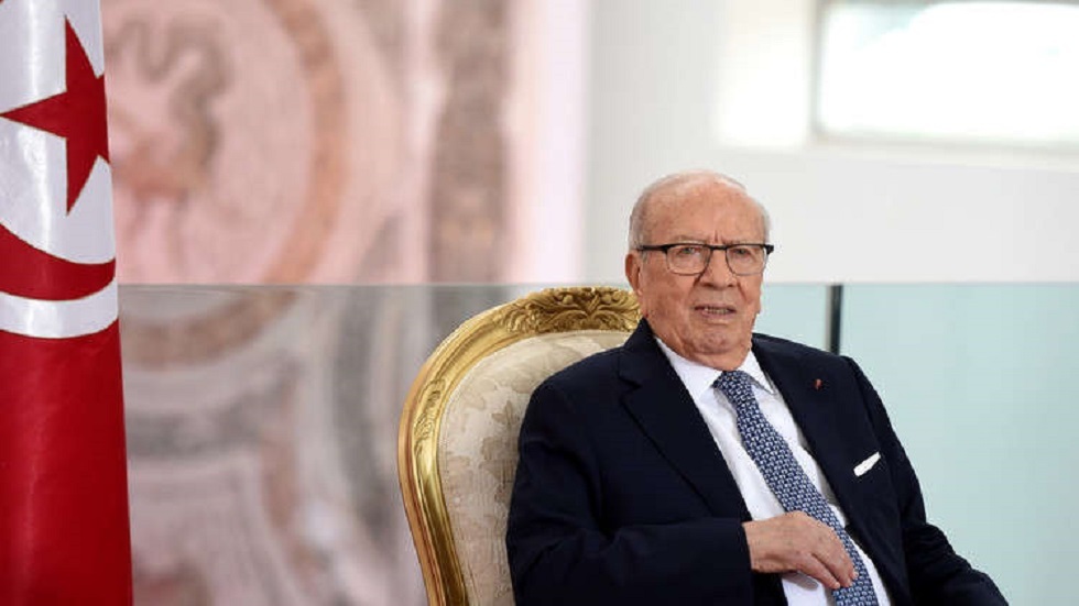 محامية تونسية: حاولوا تسفير السبسي إلى فرنسا للعلاج لإعلان شغور منصب الرئاسة (فيديو)