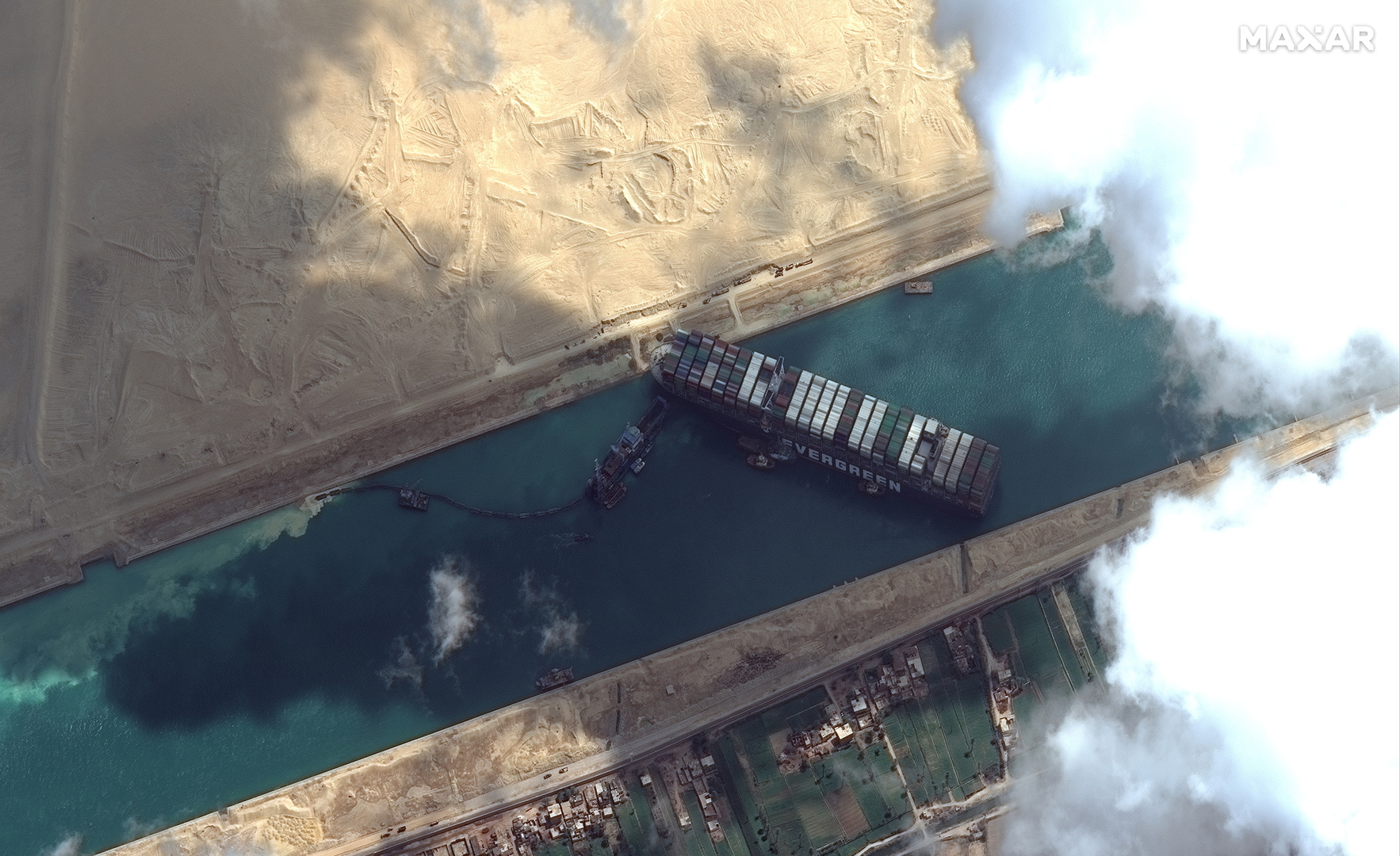إعلام أمريكي: البحرية الأمريكية سترسل فريقا إلى قناة السويس لحل مشكلة السفينة العالقة